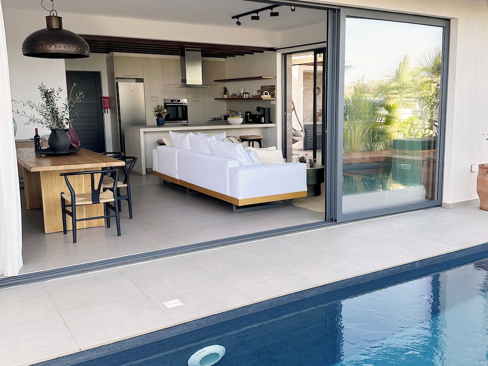 Lora Pearl Luxury Villa 13/66