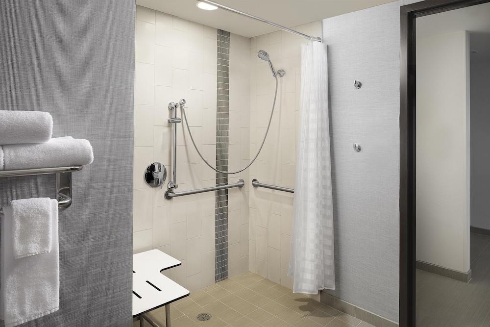 Hyatt Place Santa Cruz 48/49