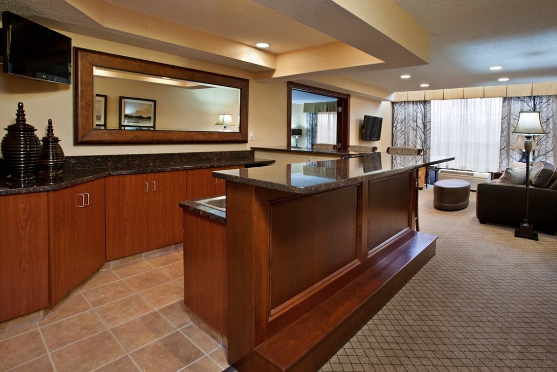 Holiday Inn Express Hotel Suites Wadsworth 12/70