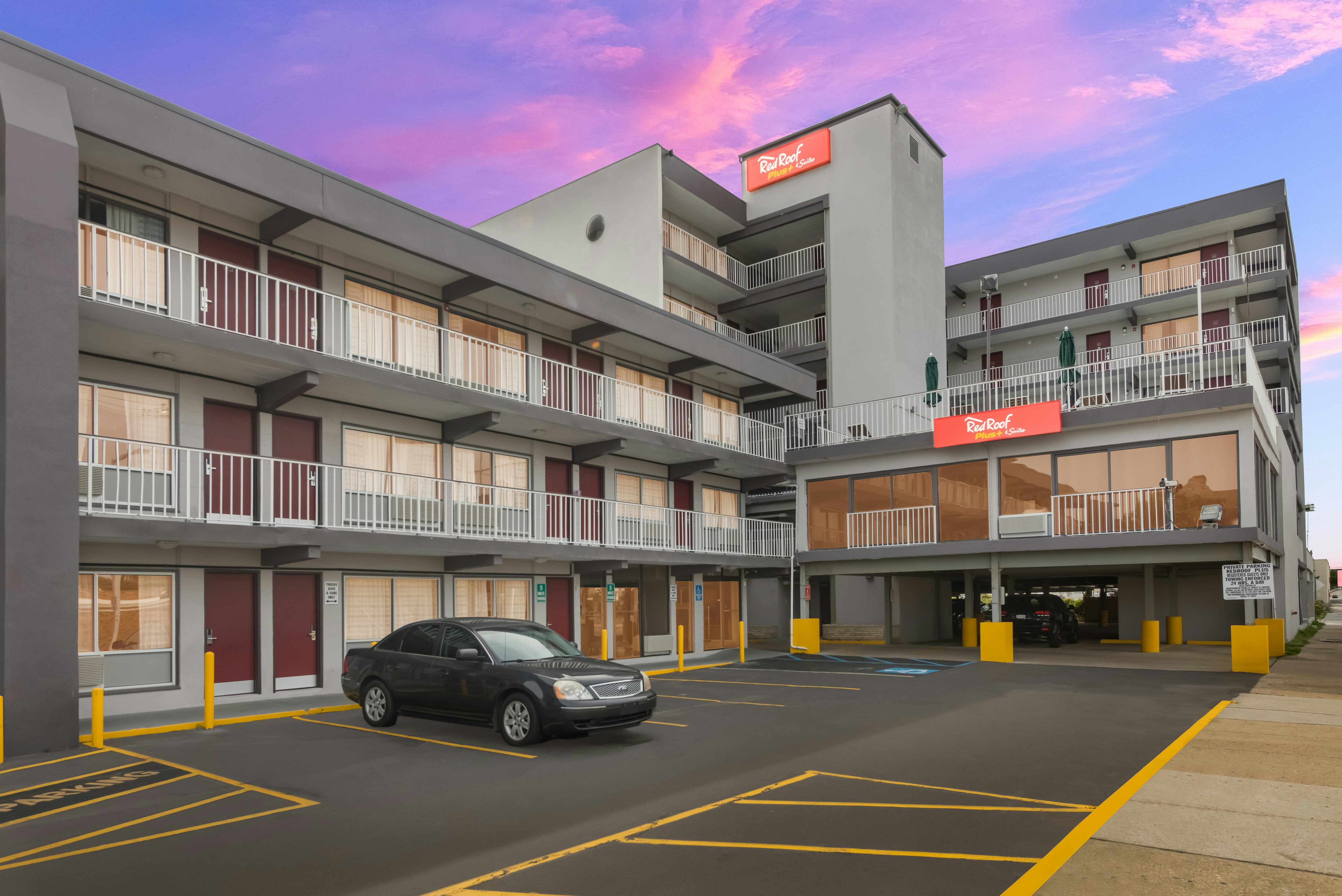 Red Roof PLUS+ & Suites Virginia Beach - Seaside 40/45