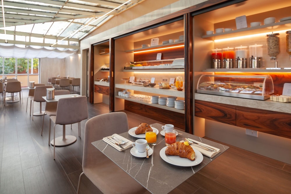 restaurant cafeteria