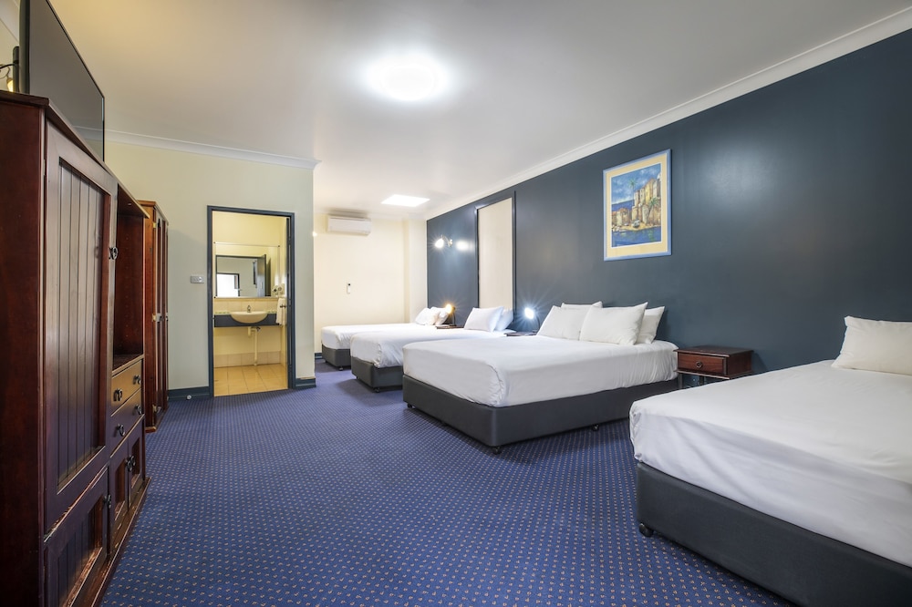 ATHERTON HOTEL 16/65