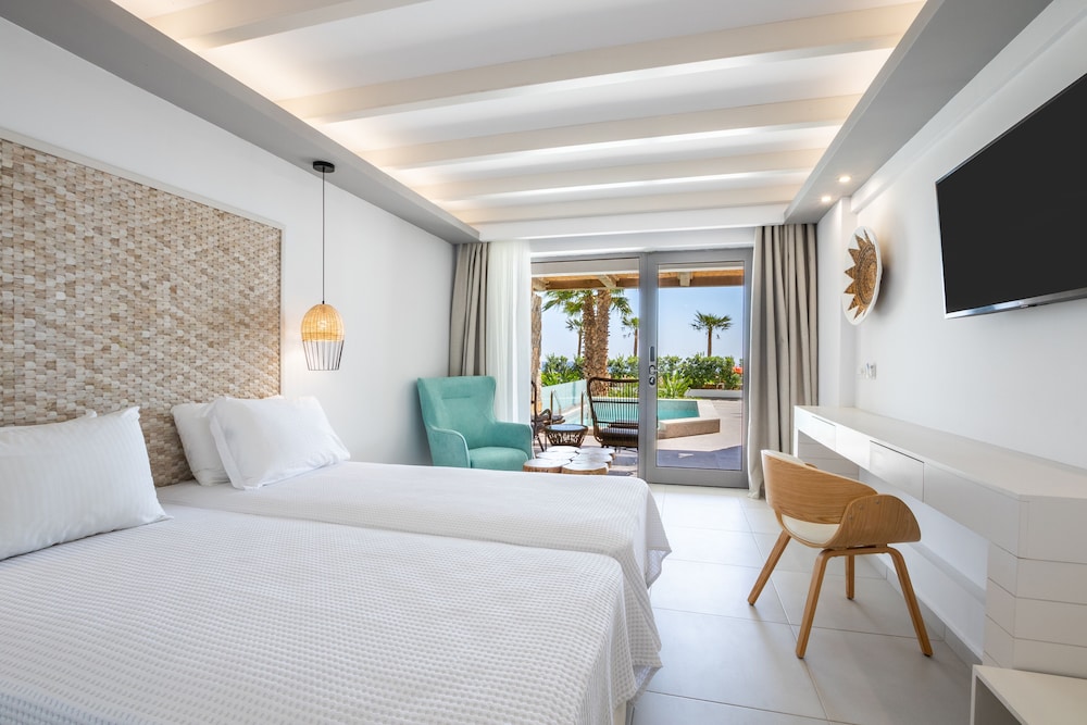 SUITE, TWO STORY, PRIVATE POOL