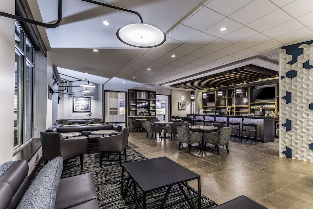 Hyatt Place Delano 39/55