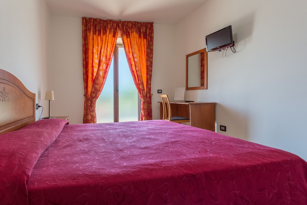 Hotel Plaza 23/50