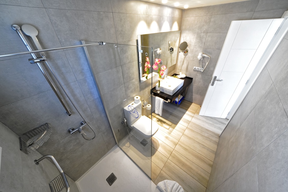 Aqua Suites Hotel Boutique 24/26