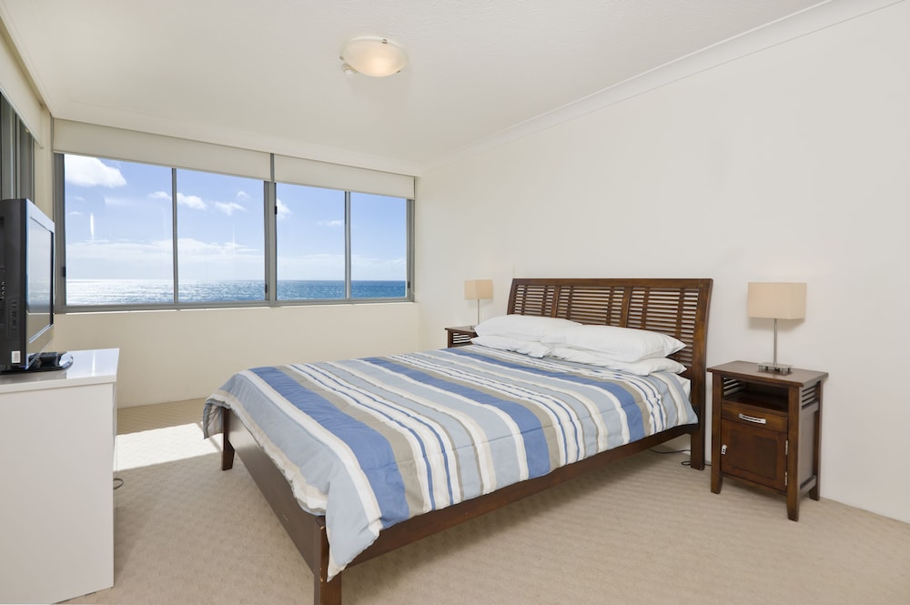 2 BEDROOMS, APARTMENT, OCEAN FRONT, KITCHEN
