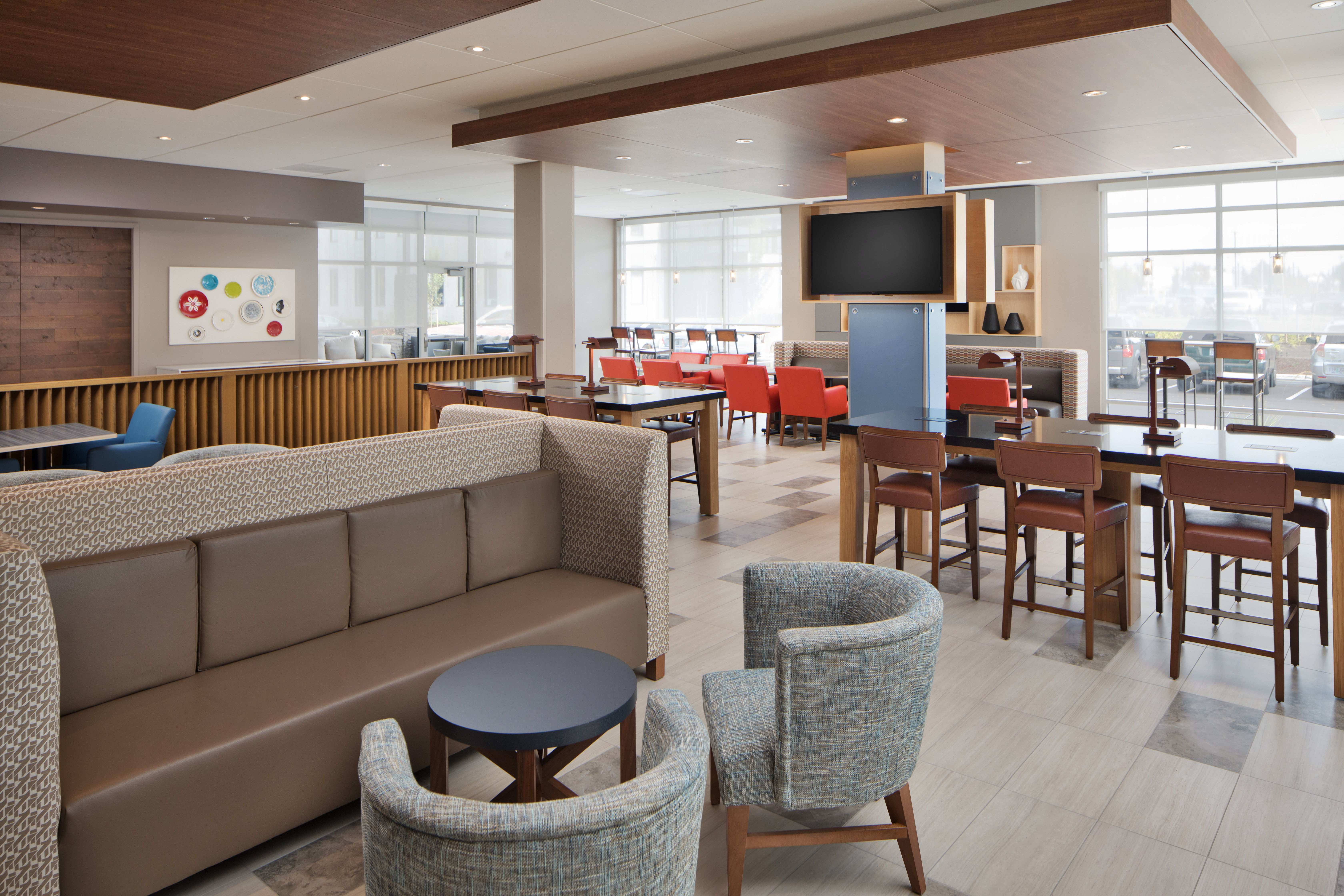 Holiday Inn Express Suites Portland Airport Cascade Stn 29/49