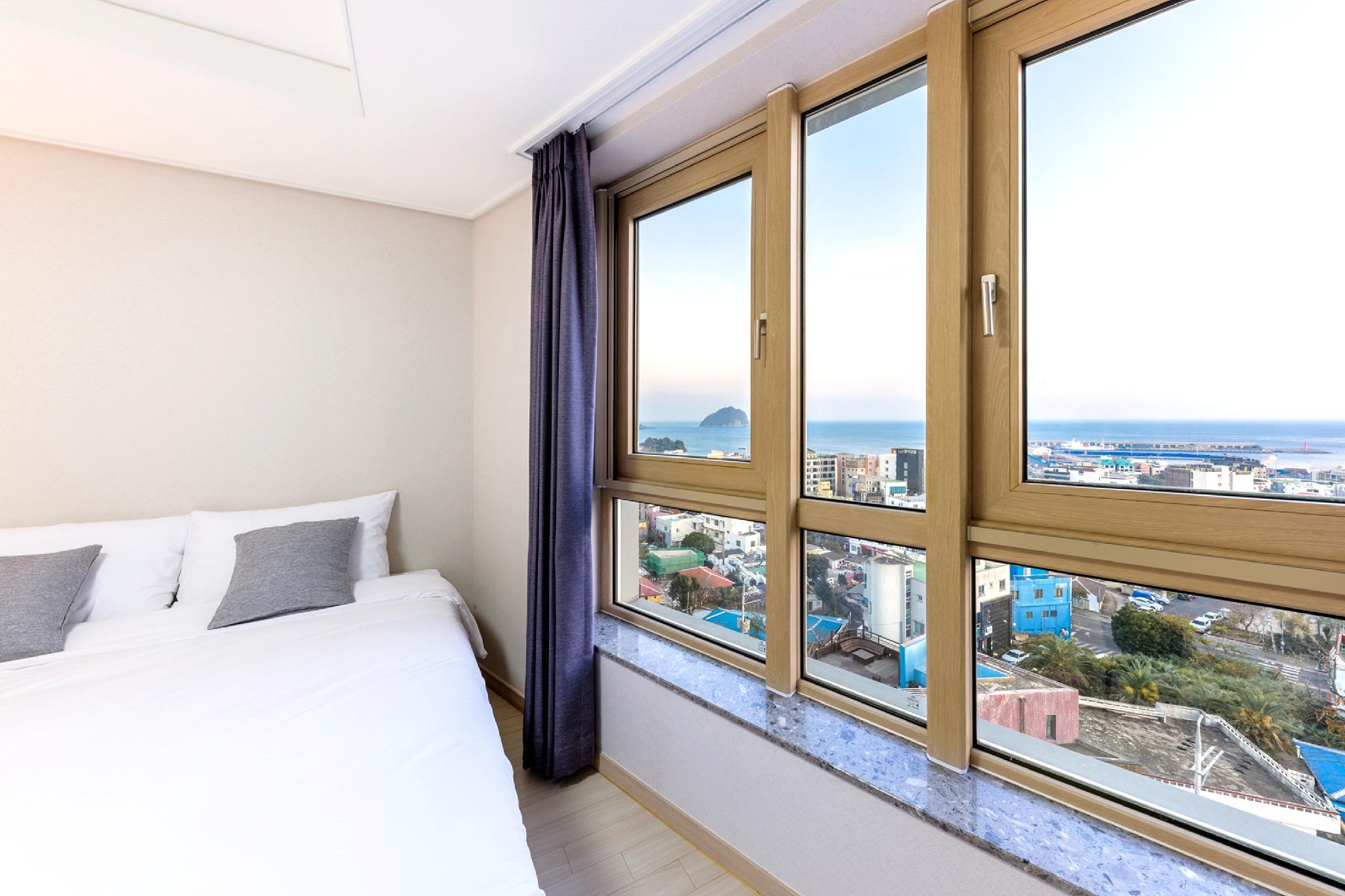 Junior Suite, 1 Double and 1 Single Bed