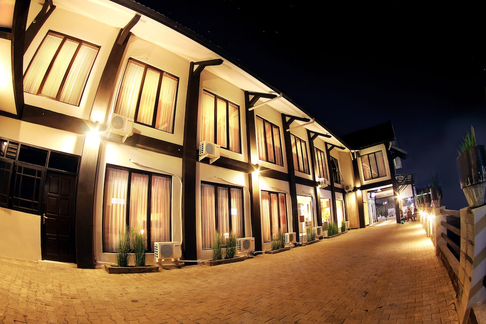 Puri Chorus Hotel 4/57