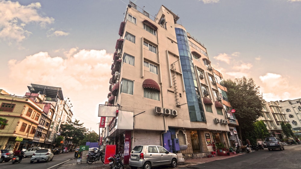 Vatika Inn 37/40