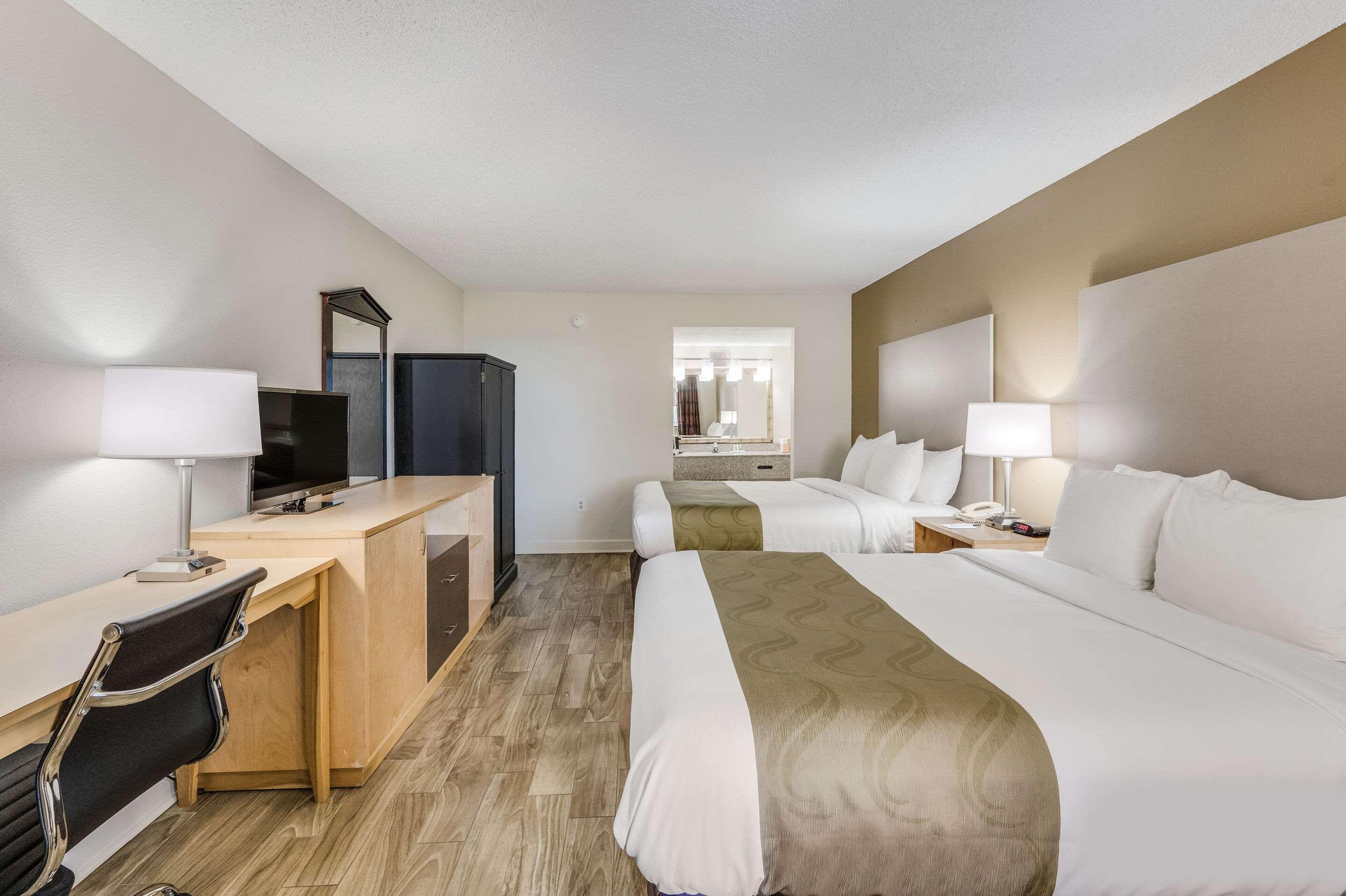 ROOM, 2 QUEEN BEDS, SMOKING
