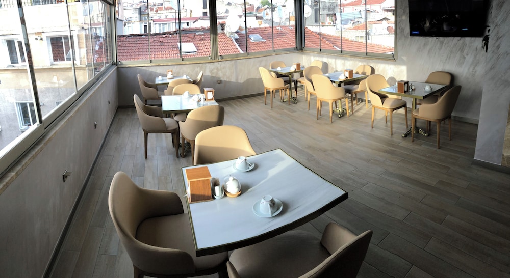 X Nellyi Boutique Hotel 40/50