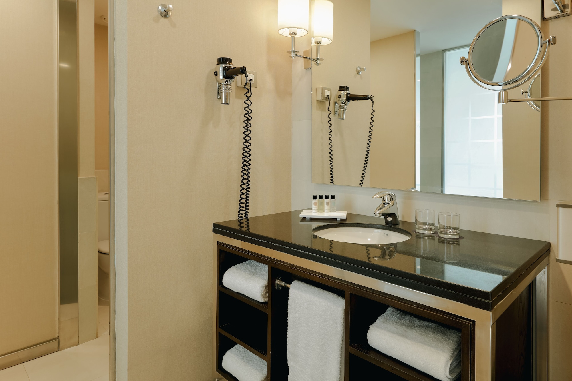 غرفة قياسية ثلاثية بسرير مزدوج وسرير فردي، Hotel Hesperia Barcelona Presidente 6/6