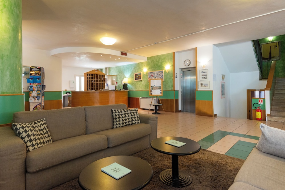 Hotel Aiglon 48/73