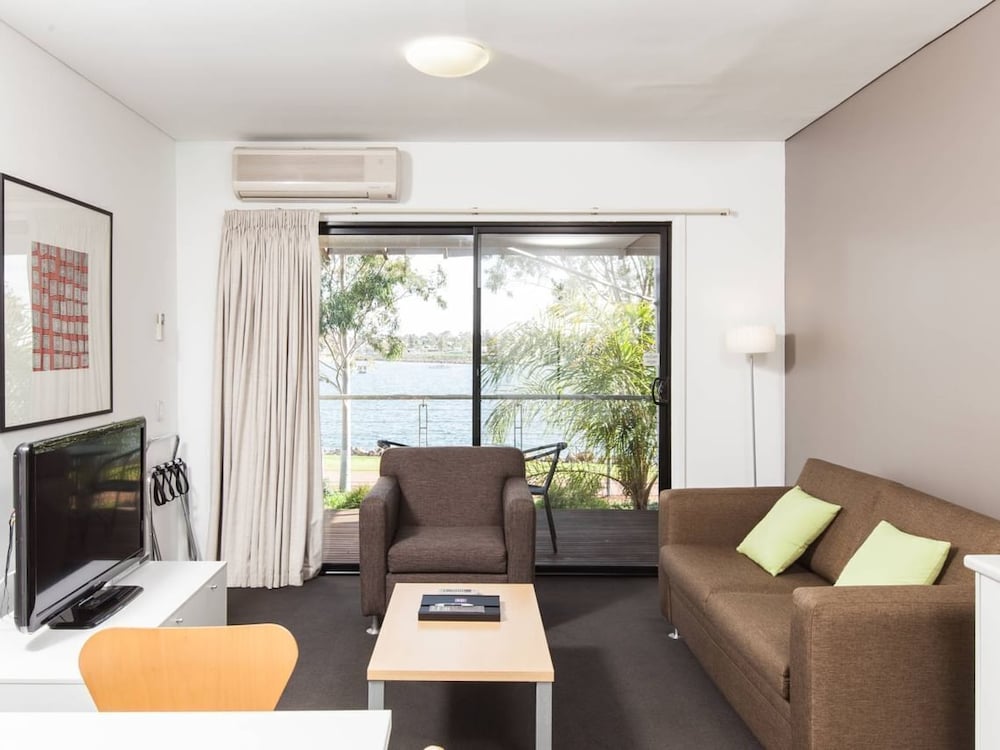 Majestic Oasis Apartments 48/57