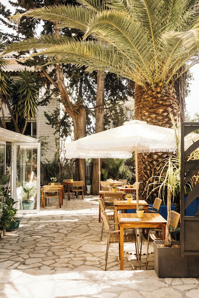 Hotel Le Petit Castel 44/47