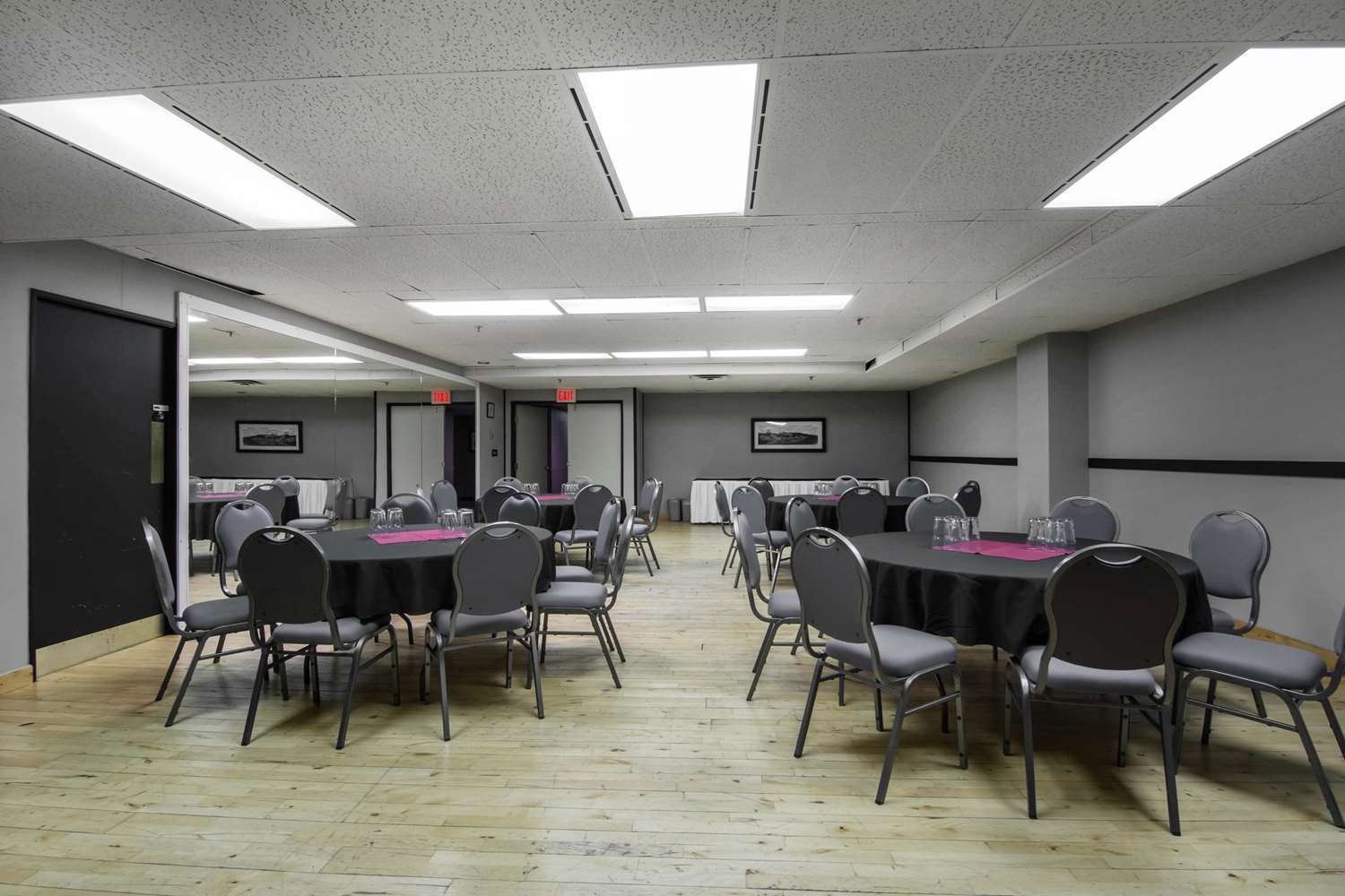 Quality Inn Suites Yellowknife 31/37