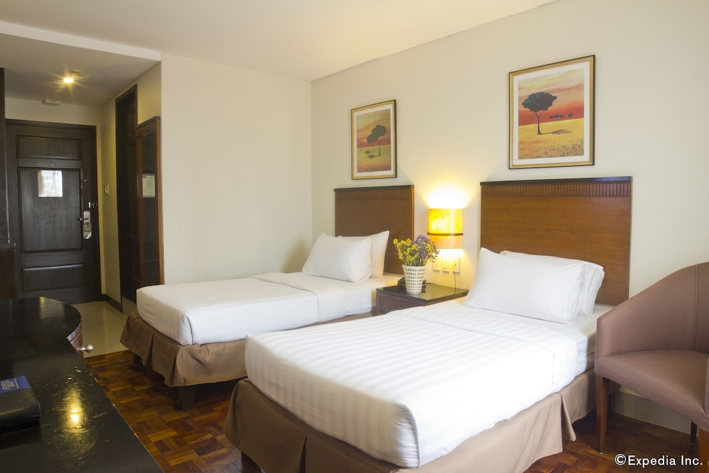 Fersal Hotel Neptune Makati 33/65