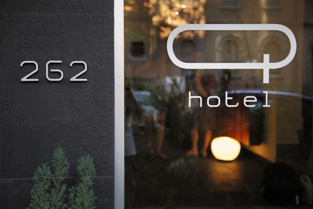 Q Hotel 15/50
