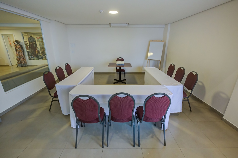 Viale Iguassu Hotel 34/38