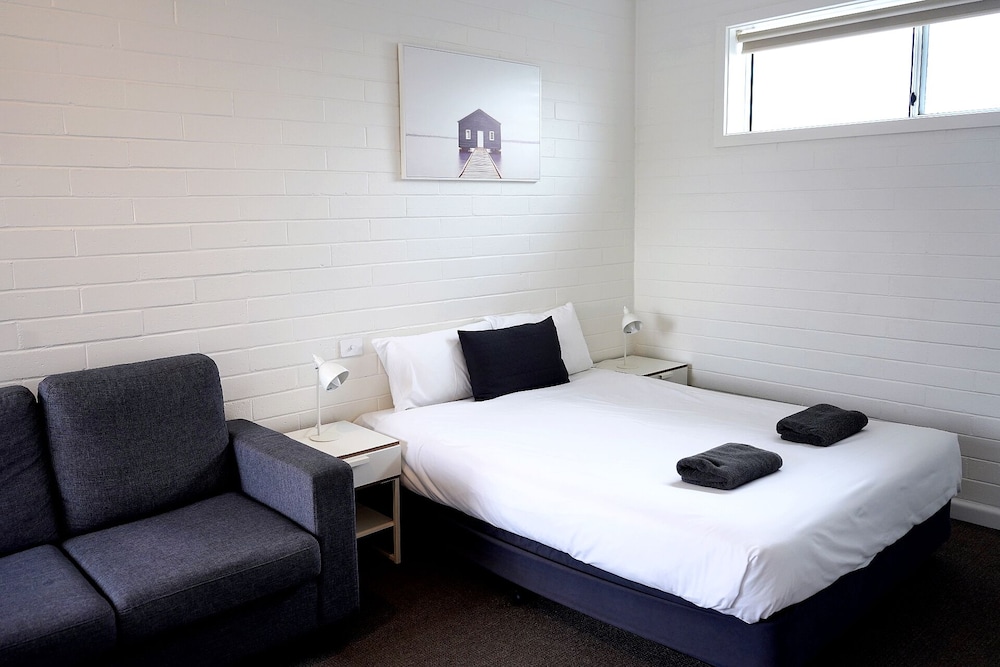 GUICHEN BAY MOTEL 17/54