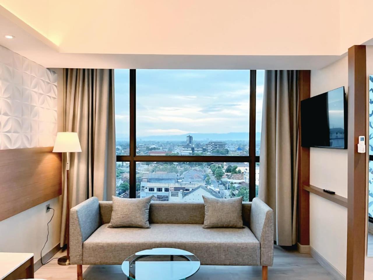 The Jogja Hotel and Conference Center 24/29