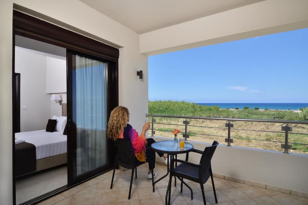 Carisa Suites and Apartments 13/50