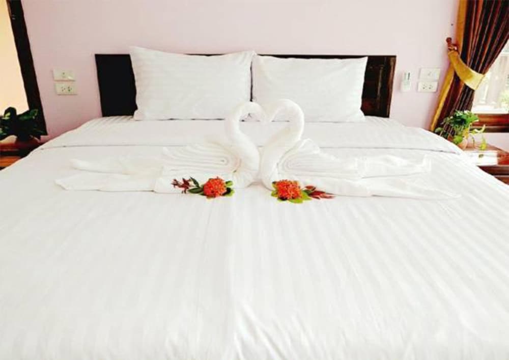 DELUXE, DOUBLE OR TWIN BED, GARDEN VIEW