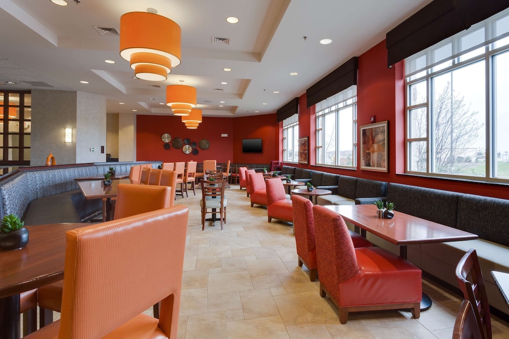 Drury Inn and Suites St Louis O Fallon IL 24/36