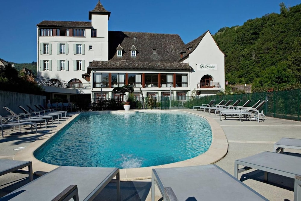 HOTEL LA RIVIERE 63/67