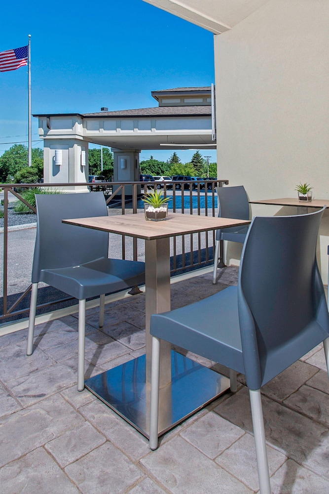 Rochester Airport Marriott 42/55