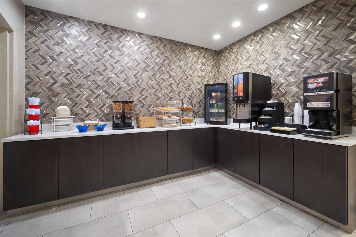 La Quinta Inn & Suites by Wyndham Atlanta Stockbridge 5/24