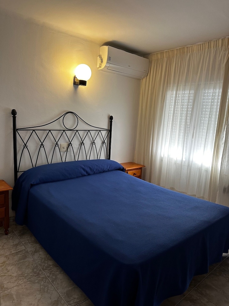 ROOM, DOUBLE BED