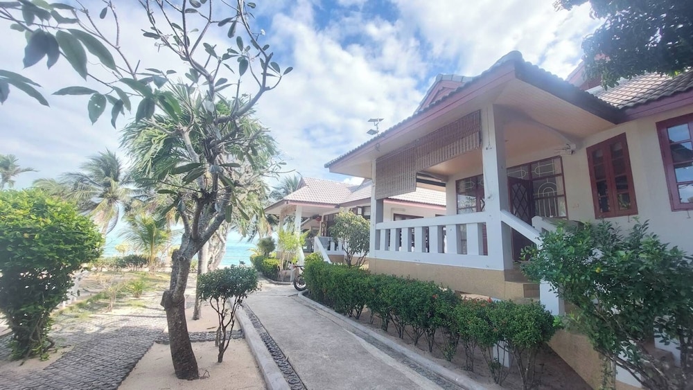 Krisada Beach Resort 13/56
