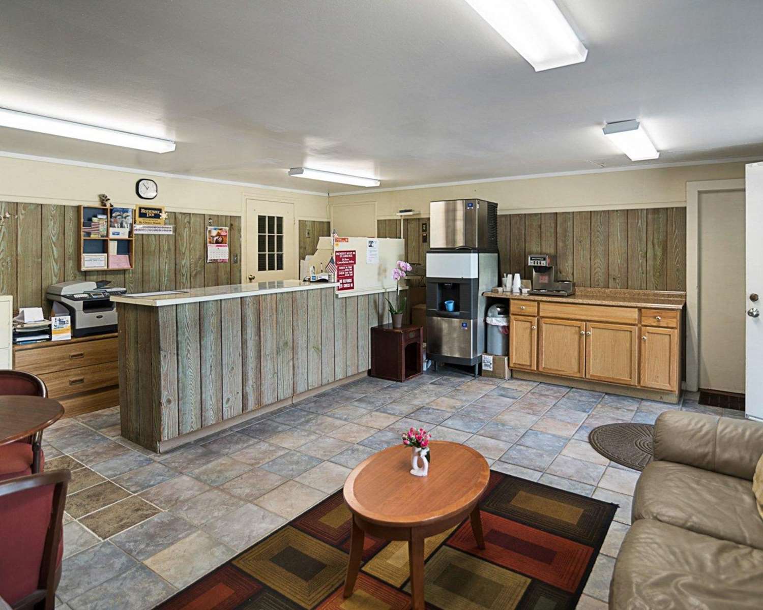 Econo Lodge Westminster, MA 4/36