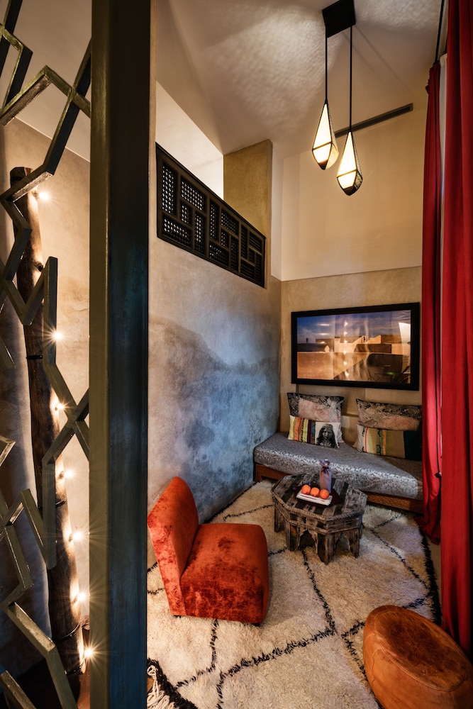 Riad 72 51/76