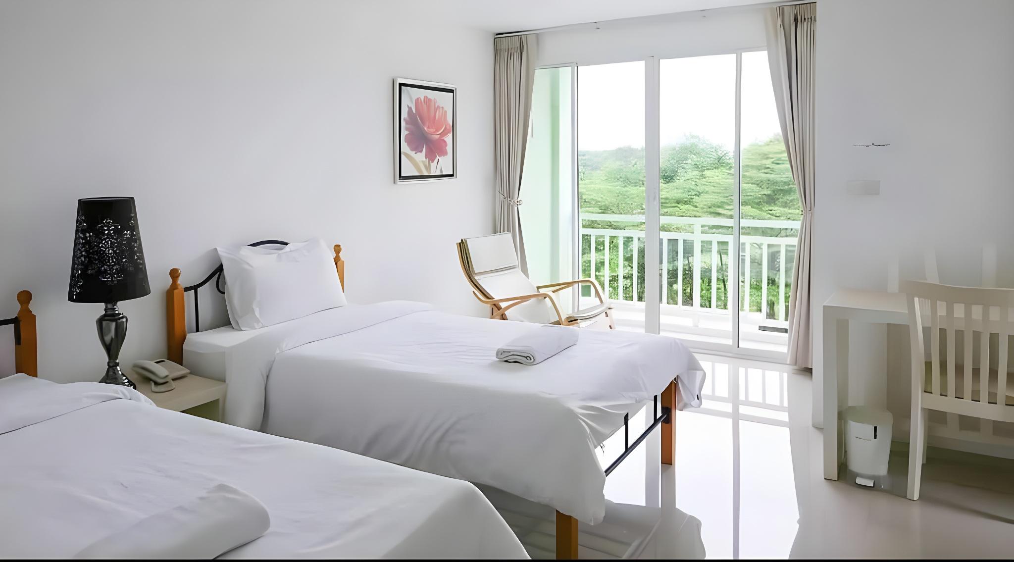Standard, Twin Beds