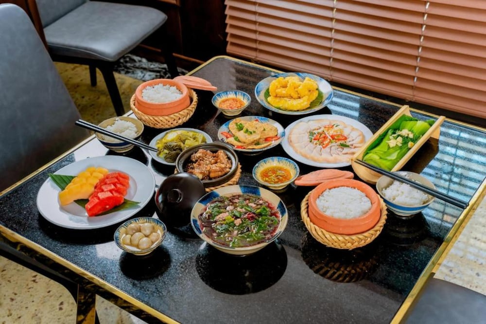 Golden Lotus Luxury Hotel Da Nang 37/50