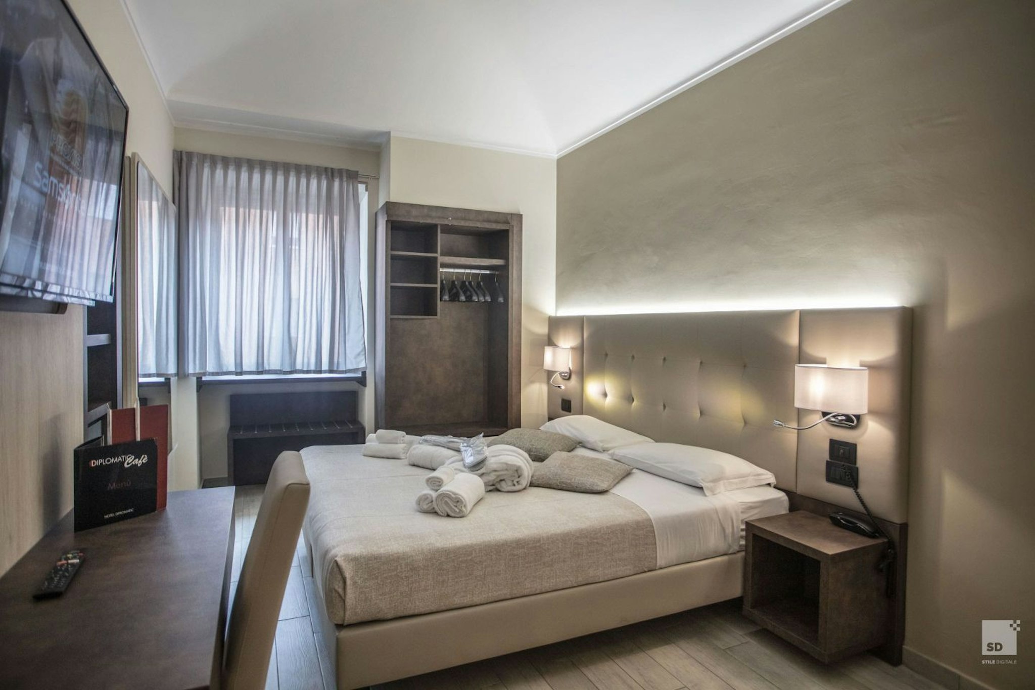 Diplomatic Hotel 23/62