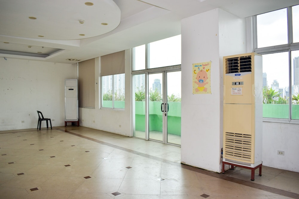 The Boni Tower by RSPL Manila City Center 50/65