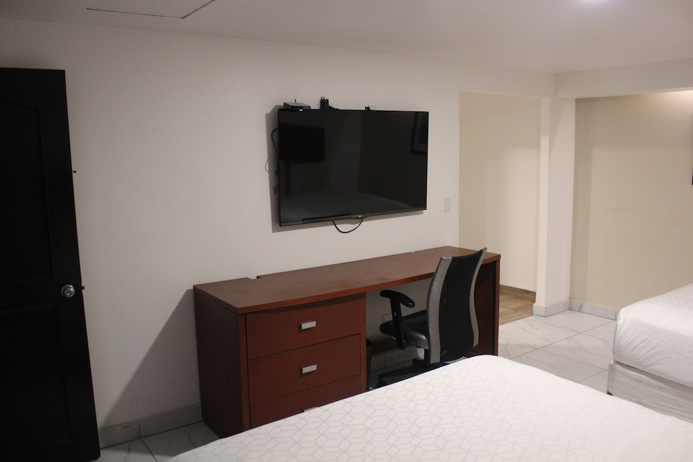 HOTEL FIESTA TIJUANA 39/52