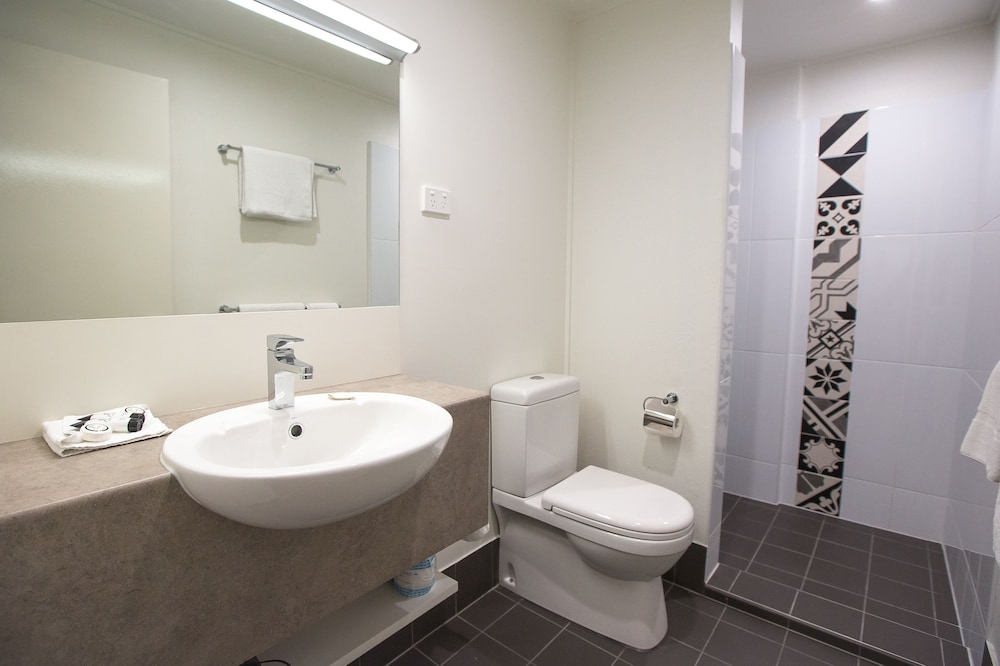 Gladstone Reef Hotel Motel 48/50