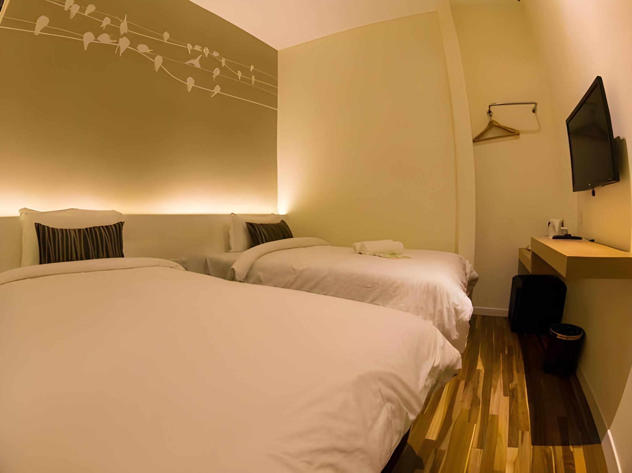 Superior, 2 Double Beds, No Window