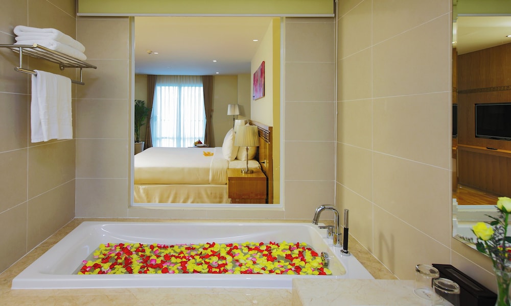 ROSAKA NHA TRANG HOTEL 77/78