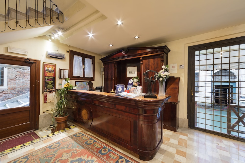 Al Ponte Dei Sospiri Junior Suites 4/50