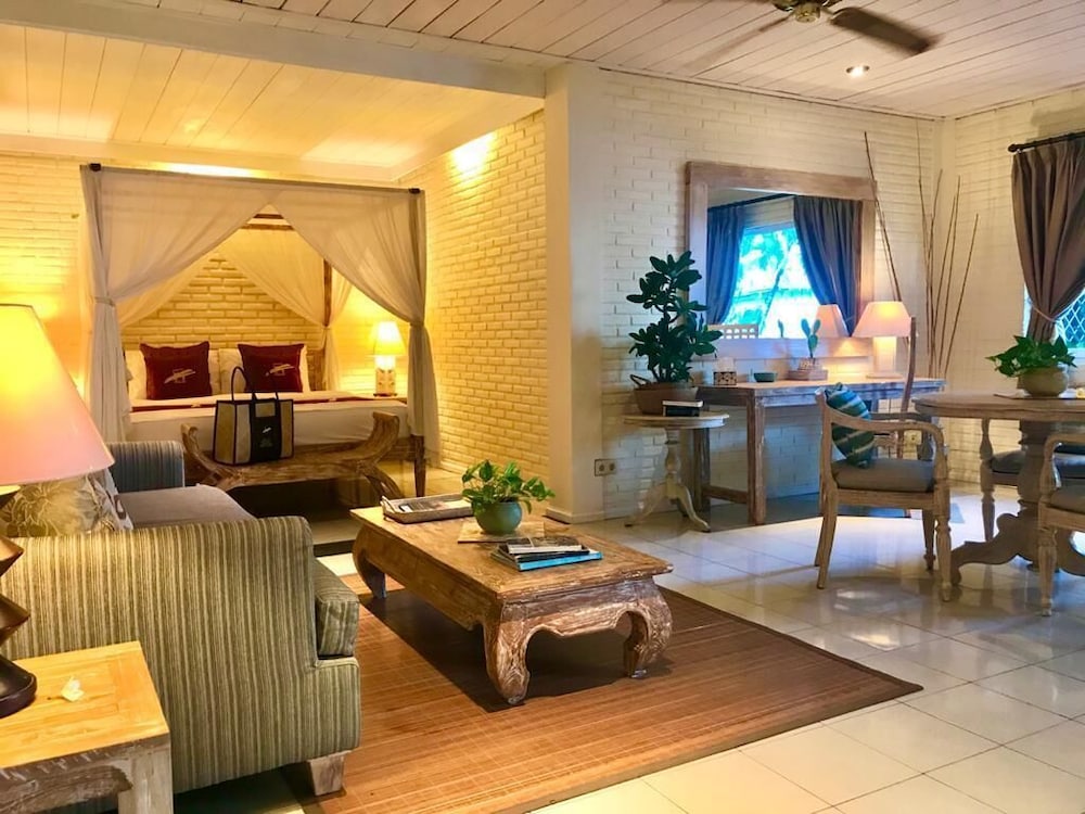 TAUCH TERMINAL RESORT TULAMBEN 42/69