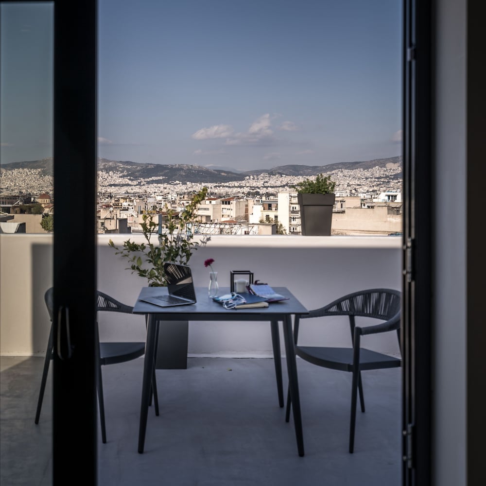 Urban Nest Suites and Apartments 53/75