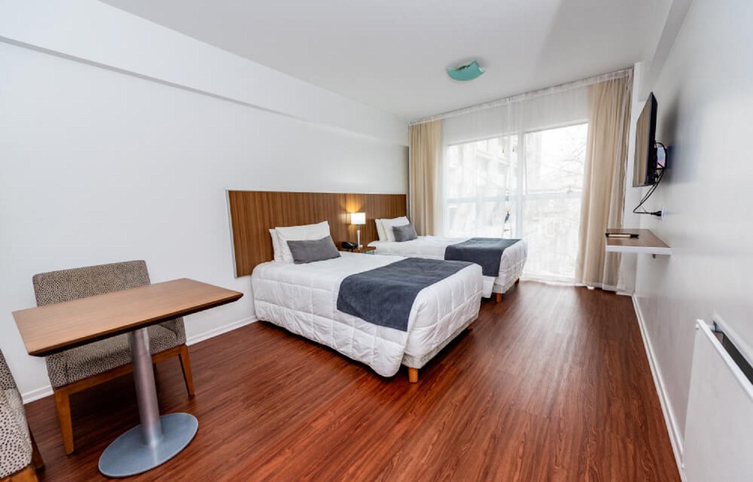 Classic, Queen Bed, Street View