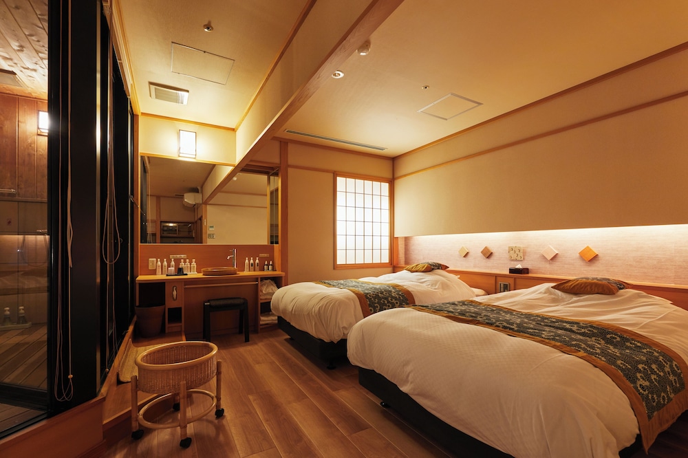 Western, Suite, Twin Beds, Outdoor Bath, Living Area